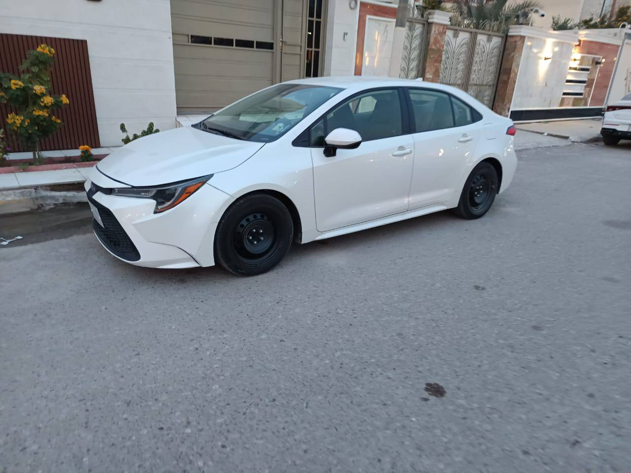 اللهم صل على محمد وال محمد الطيبين الطاهرين 
تيوتا كورلا للبيع موديل ٢٠٢٠ مواصفات le معروفه داخلة تقرير من امريكا وهنا بيه صبغ جاملغ مع بارد ماشيه ٧٠ mi  محرك ١٨٠٠ كفالة محرك كير تبريد تخم تاير باتري جديد باسمي رقم بغداد دولي  السعر ١٣٧ وبيه مجال *********** مكانه ناصريه حي الشموخ
