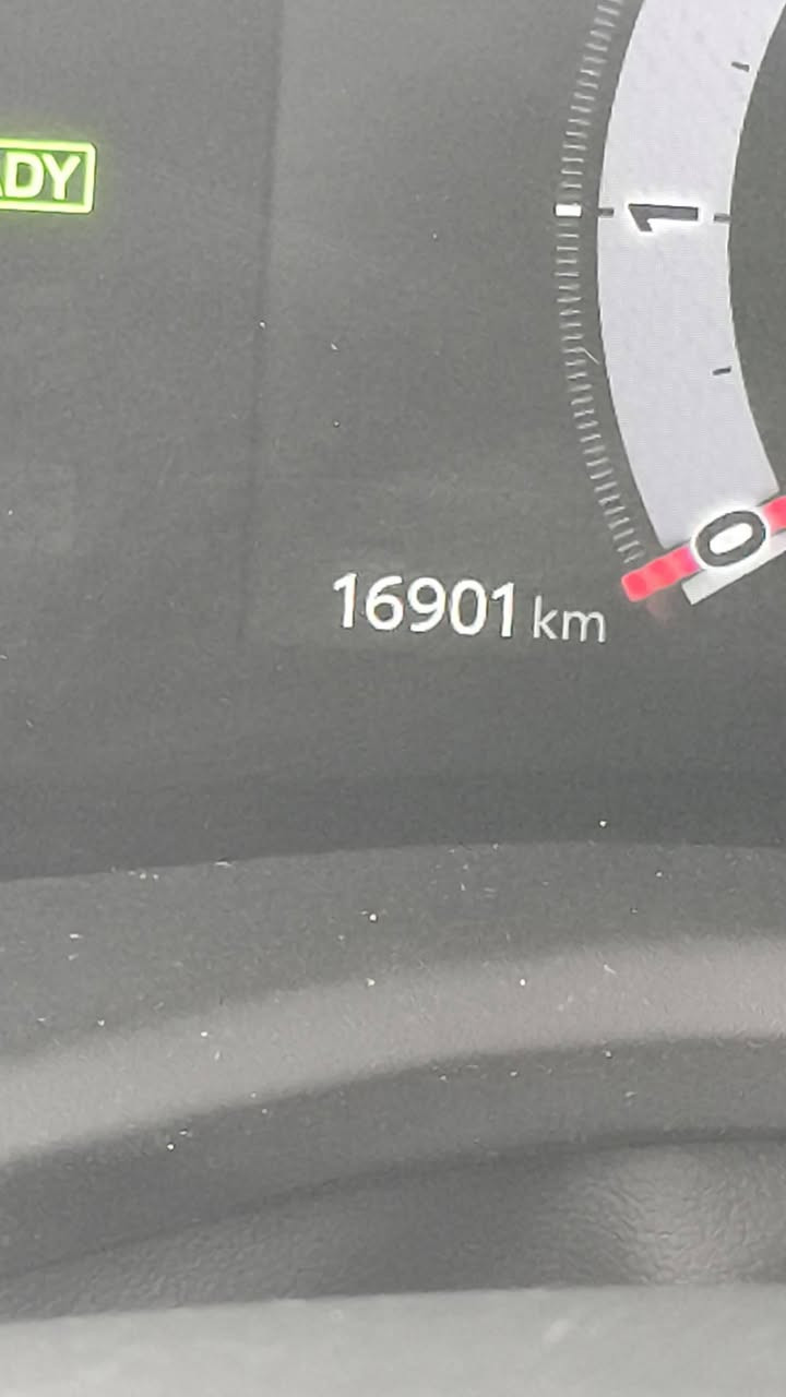 السلام عليكم 
كامري 2025 موصفات عاليه عده الفتحه 
ماشيه 16 الف  195 
***********
