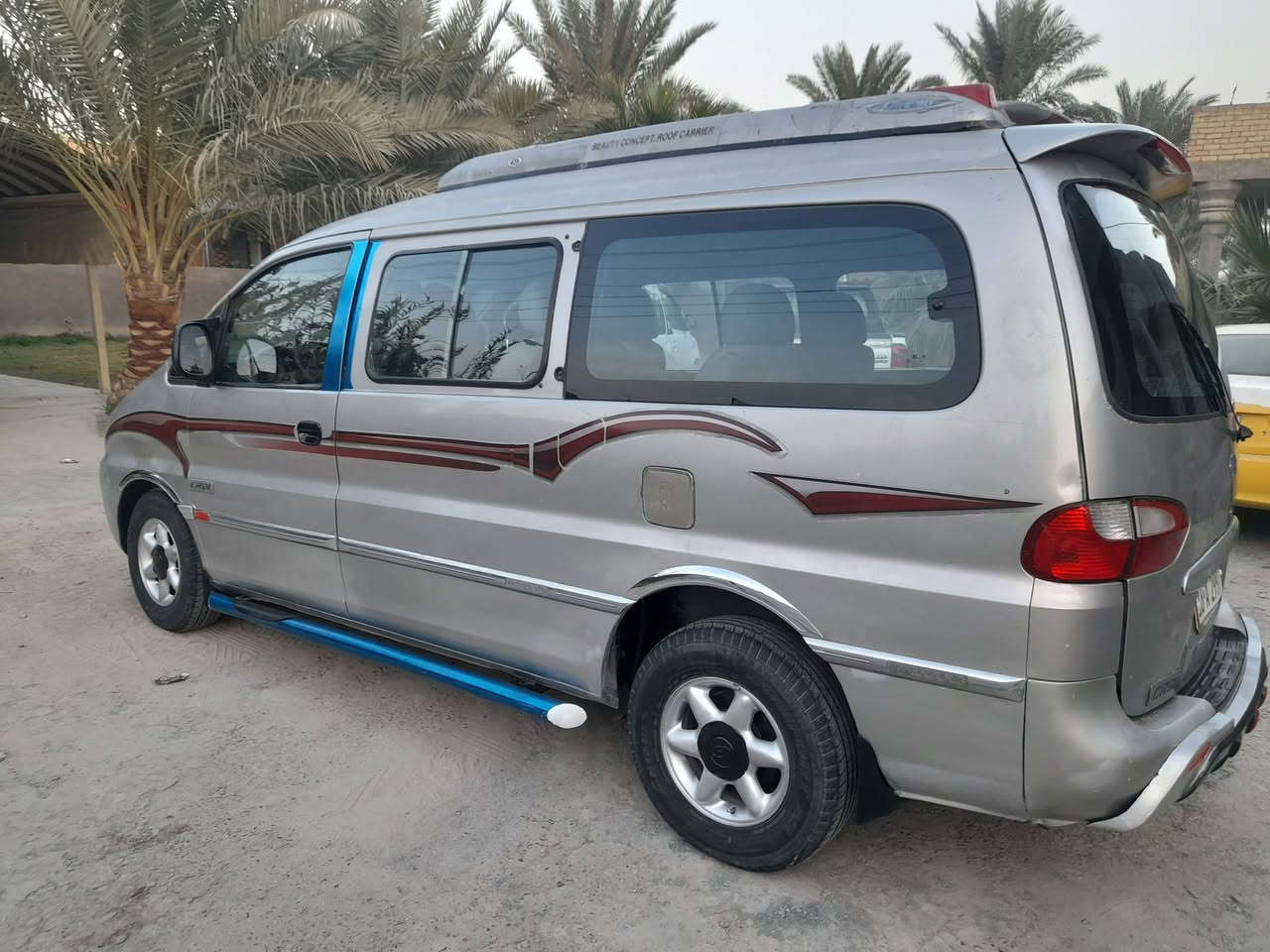 للبيع ستاركس موديل ٢٠٠١ بابل انكليزي مكفوله من الصبغ والتبديل محرك مسكر جديد  اوتوماتيك  شواصي بلاديه لا يوجد خياس به سياره مابيت مامستخدمه اجره  ١١ راكب موبايل ***********المكان بغداد بسمايه ناحية الوحده السعر ٧٠ $ نقد وتحويل ثاني يوم تحياتي لكم
