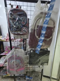 تصفية مكتبة • ٦ رفوف حديد • ٣ فاترينات جام