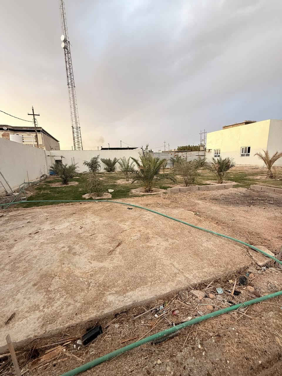 سلام عليكم وسعد الله أوقاتكم ⁉️👋

بستان للبيع 🌿 يحتوي على بيتين 
المساحه الكليه 2.000 متر
مساحه البيت لأول 150 متر على تبليط بناء حديث 
و مساحه البيت 
الثاني 250 متر بناء طابوگ فارغات و جاهزات للسكن

طابو ملك صرف سهم 
تحويل بسم المشتري 

جميع خدمات متوفرة
بستان عامر يخبل 

#العنوان بصره أبي الخصيب طريق الصحراء  
السعر 370 و بي مجال 
للاستفسار *********** صادق
