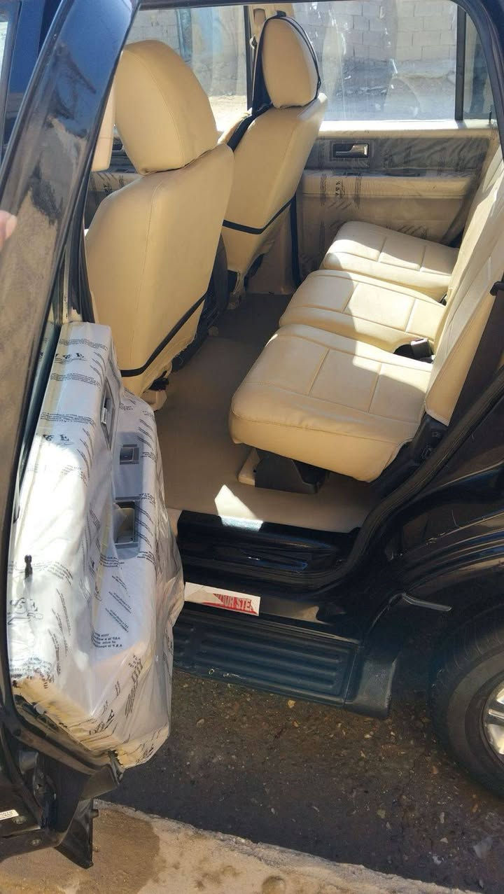 لليبع
فورد ١٢ اكسبديشن
رقم انكليزي .كربلاء 
تبريد 
جنطه كهرباء 
تخم تاير دلوب 
سعره ١٣٥ 
***********
