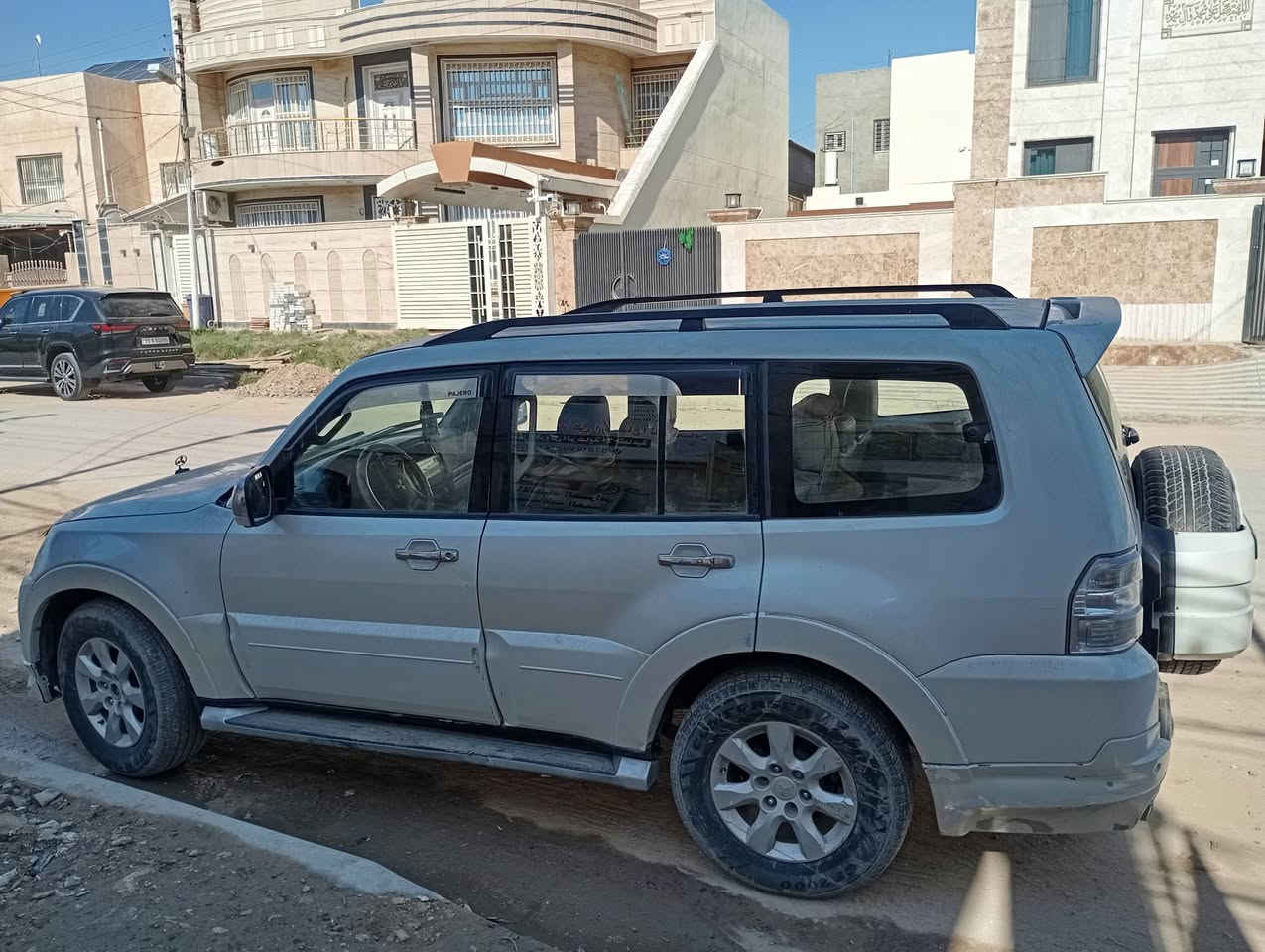 السلام عليكم عندي سياره باجيرو ،(حبتور،)موديل ٢٠٠٩ محدثه كامل المواصفات جاهزه والتحويل فوري سعر ١٤٥٠٠دولار. ( ممكن مراوس مع سياره ارماده موديل ٢٠١٢او ٢٠١٣. اني من الاشخاص محبين الارماده   جاهز     . عنوان حله شارع ٦٠مقابل مطعم نائل  حي الاساتذه  الشارع العريض مجاور مكتب اكسفورد تعليم اللغه الانجليزيه   الاتصال موبايل ***********
