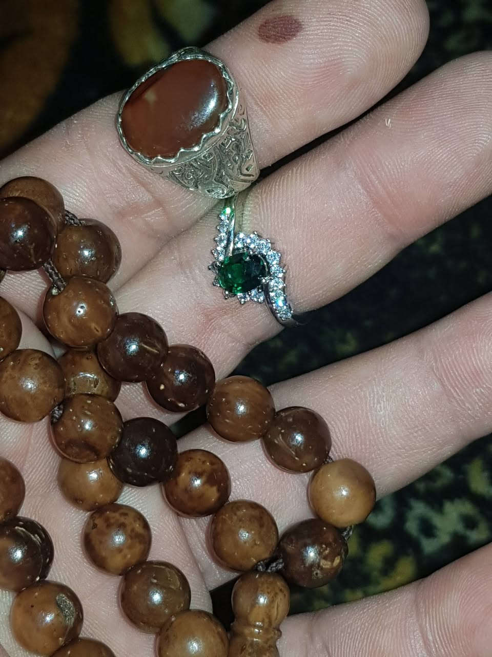 خواتم وسبحه للبيع قديمات واحد نسائي والثاني يماني رجالي فضه ٩٢٥ الرجالي سعره ٣٠ والنسائي ٢٠ والسبحه قديمه سعر ١٥


**إذا كنت صاحب هذا الإعلان وتريد حذفه لأي سبب، رجاءا أرسل رسالة إلى الدعم الفني**