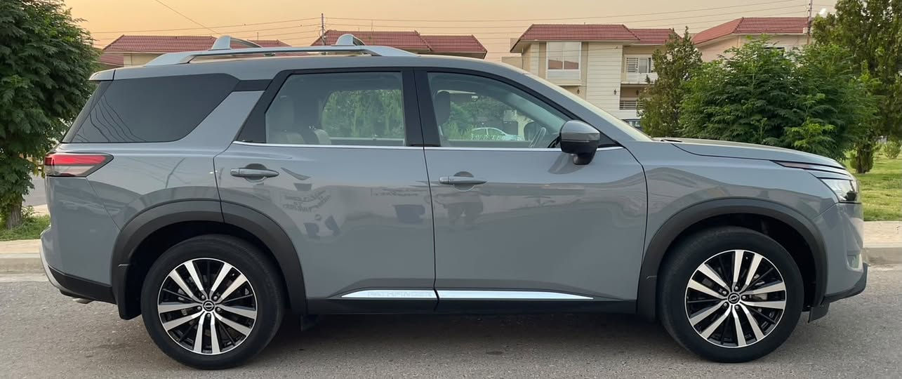 السلام عليكم

NISSAN PATHFINDER  platinum

اللون:  اسمنتي
داخل جملي

الموديل : 2025

نوع المحرك : 6 سلندر (3.5L) 

عداد المسافه:12 الف مايل 

الضرر: كما موضح بالصورة.  
تقريبا كلين 

رقم الشاصي
5N1DR3DH5SC247973

بدون رقم وبشرط الترقيم ( اربيل - دهوك - سليمانية )

المواصفات: 

سقف بانوراما 
شاشة ديجيتال
كشنات VIP 
كشنات تبريد
معروفة مواصفات البلاتينيوم

العنوان :اربيل

***********
