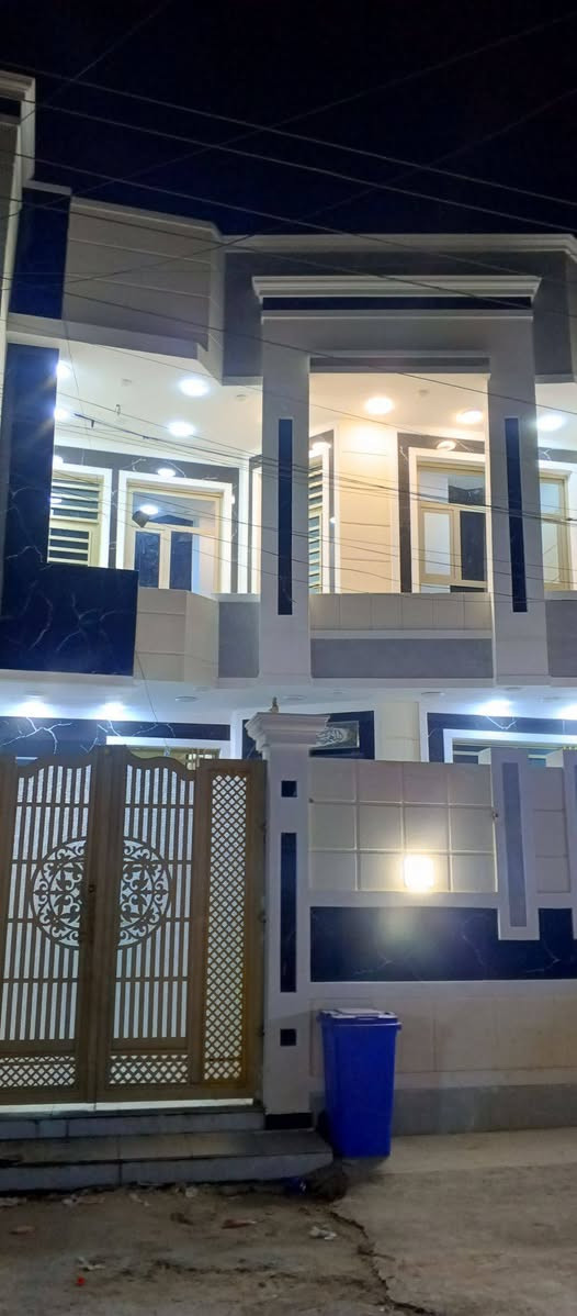 السلام عليكم عندي بيت 150 متر   اربع غرف نوم استقبال وصالتين حمامات اثنين بناء2025 بغداد الامين الثانيه شارع المكاتب يم روضه اليقين قريب على قناة  ***********
