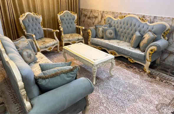 8 مقاعد تركي خشب زان مع طبله وسطيه نظيف جداً السعر ٧٥٠ مكانه المنصور *********** بغداد
