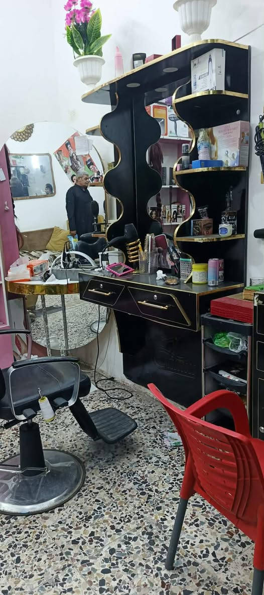 اغراض صالون حلاقه. للبيع اي ستفسار اتصل على رقم***********
