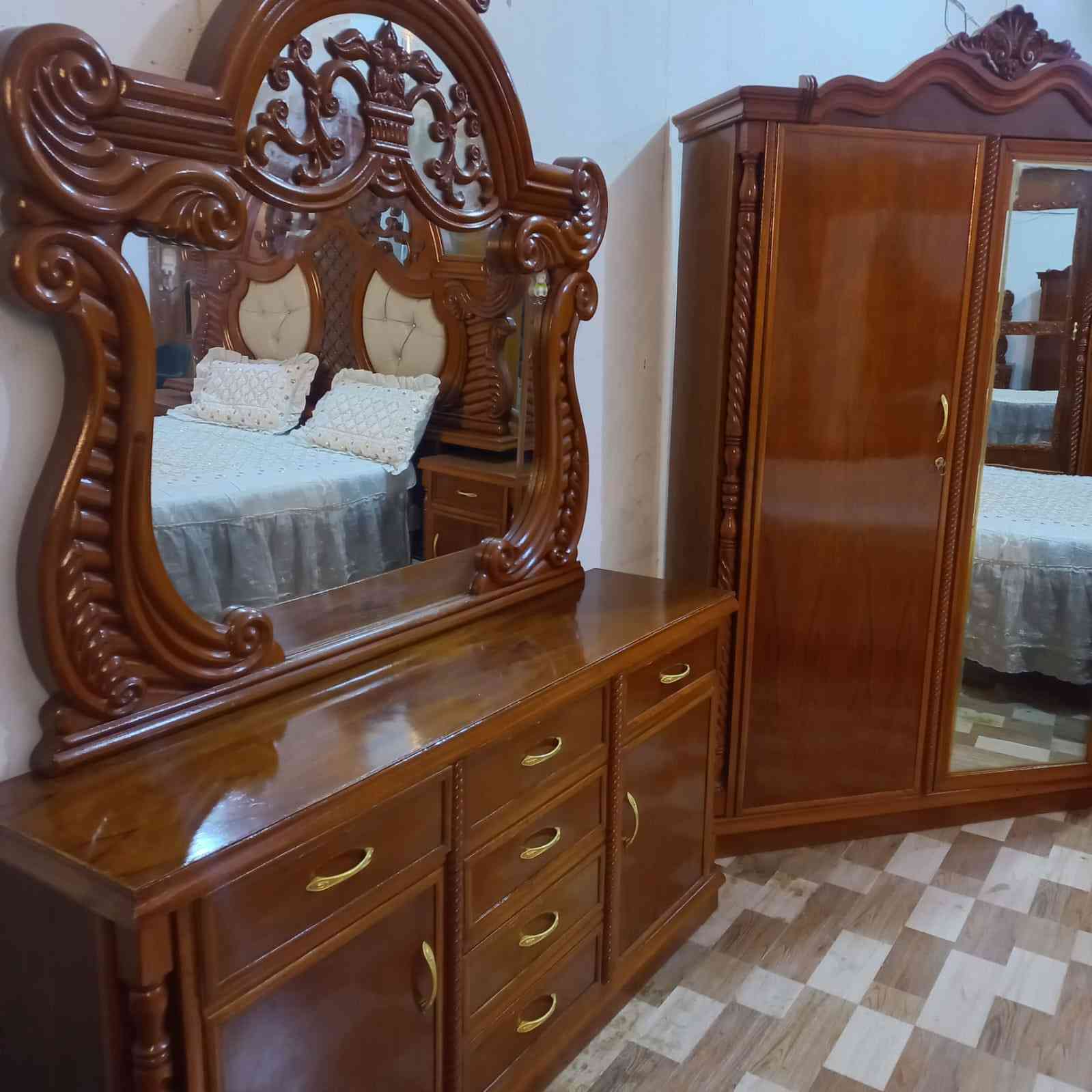 غرفه نوم صاج حطاطه 
خشب ثقيل تكمه مستخدمه قليل 

اخت الجديده 

مكانه خمسه كيلو 

السعر (مليون و350)

للاستفسار خاص. أو اتصل

***********
