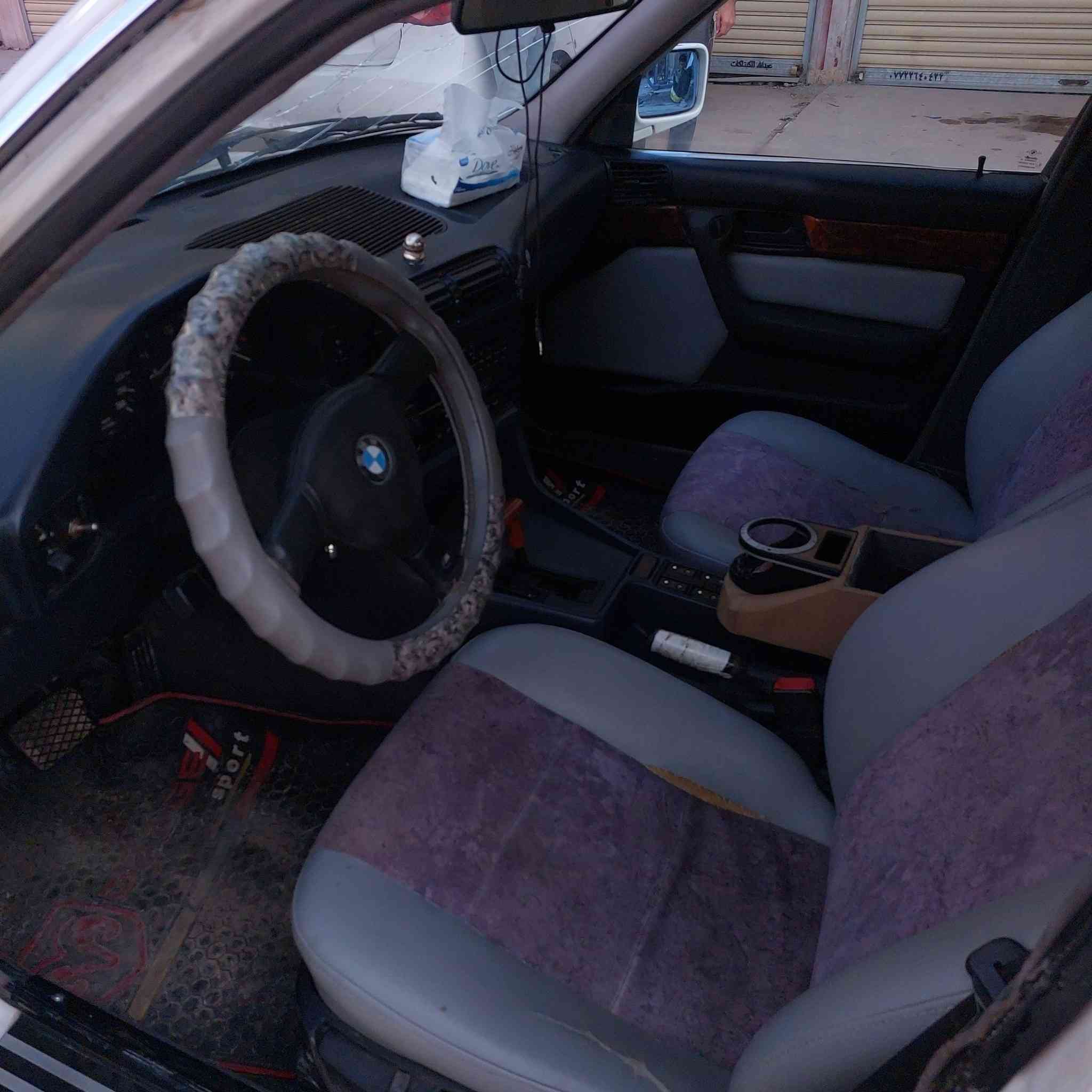 سلام عليكم بي ام البيع موديل 1990 
سياره خير من الله نضيفه معنه الكلمه 
كير محرك كفاله عامه تخم تاير جديد 
المكان بغداد المدائن سلمان باك  السعر 40 وبيه مجال الطيبين 
رقم الجوال ***********
خابر ودلل رقم الثاني بيه وتساب 
***********
