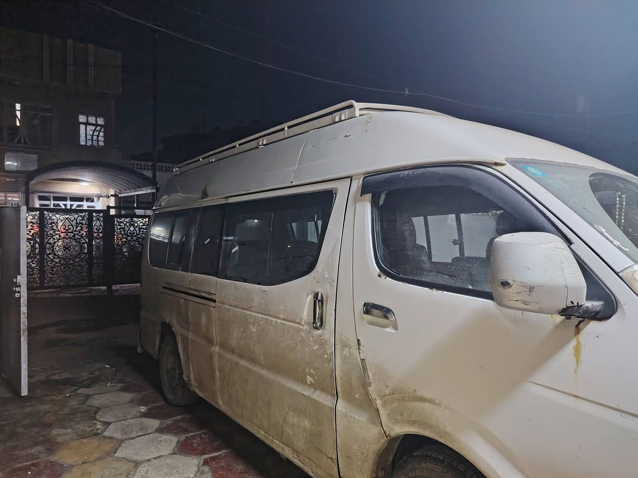 السلام عليكم شيري للبيع موديل 2013 بسمي رقم انكليزي محوله قبل سبوع سياره مصفره هيئة ومرور وضربه سياره جاهزه مكينه فيفتي ياباني ٢ ونص كير ياباني اكسن ياباني تخم تاير سبير جديد سياره نقصها بس دواير سعرها 65قفل بغداد الدورة ***********
