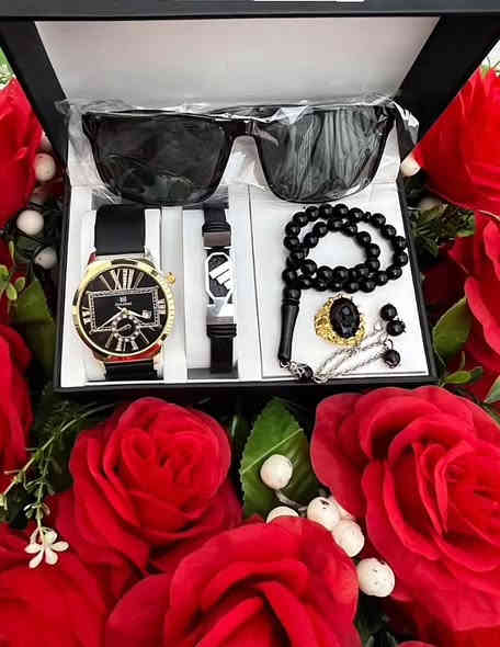 #عروض #تخفيظات راس السنه 🎄ساعات اصليه رجاليه ونسائيه ماركه ولون ثابت وماكينه اصليه ⌚️بكج كامل رجالي ونسائي مع اكسسواراتها  😍نفس الصوره يجي كل هذا وبسعر يبدا من ١٥ الى ٢٢ الف 😍يوجد توصيل داخل كركوك ٣ الاف ومحافظات ٥ الاف 🚕

للطلب مراسله الصفحه 
او الواتساب ***********
