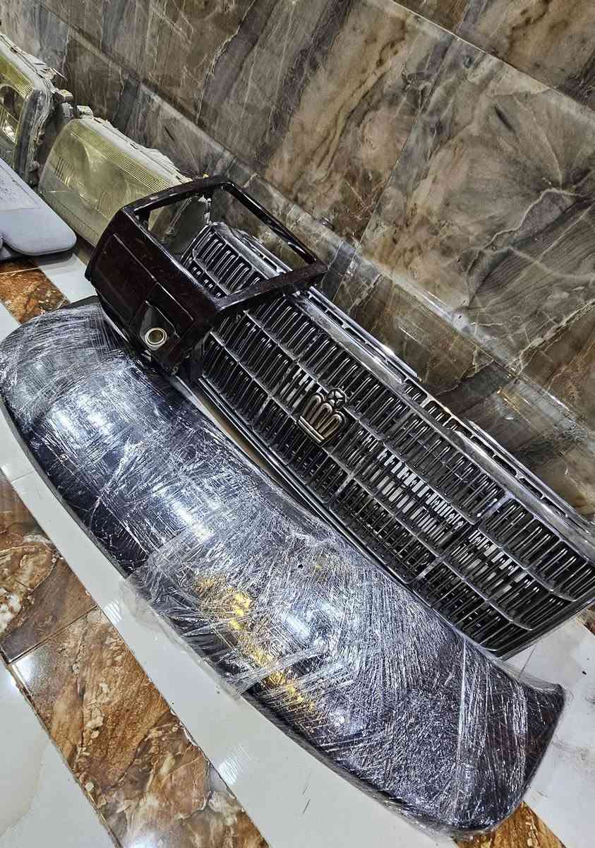 للبيع غراض راس الثور 
لايتات ابو عيون مستخدم كامل محولات وكلوبات فقط اذاين طاكه 75 الف 
كاسحه راس الثور ملكه شاهينه تفصيخ اصلي 75 الف
شبابييك كرستال عدد 2 تفصيخ الواحد 35 الف
شمسيات زوج تفصيخ 15 الف
كاعيات رصاصي مستخدم 25 الف
اطار شاشه كامل ب 10 الف
وتوجد غرفه جنطه كامله نضيفه ب 25
وضفيره محرك 2500 كامله ب25 الف
الاستفسار ***********
مكان النجف
