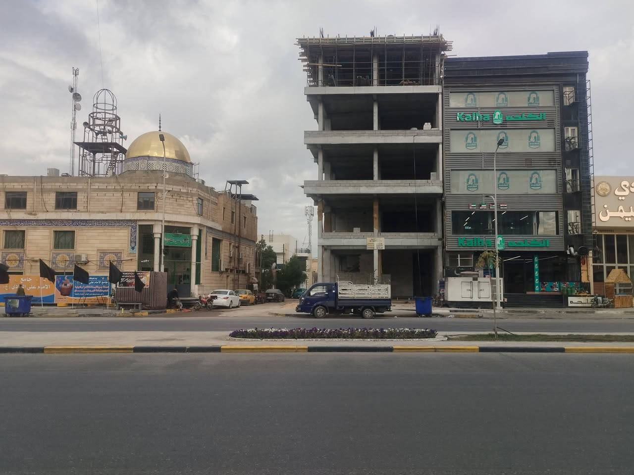 السلام عليكم
بيت ركن للبيع في الطويسة فرع جامع علي الهادي ع
خلف مطعم الكلحه يبعد عن الشارع العام 50م
طابو صرف المساحه 338م للاتصال ***********
