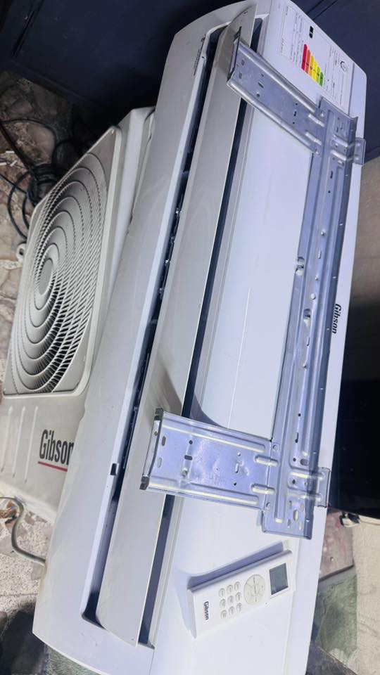 سبلت جبسون طنين وشويه كامل بواري او وايرات وريمون وبليته السعر 400 الف عنوان بغداد المشتل 
هاتف ***********
