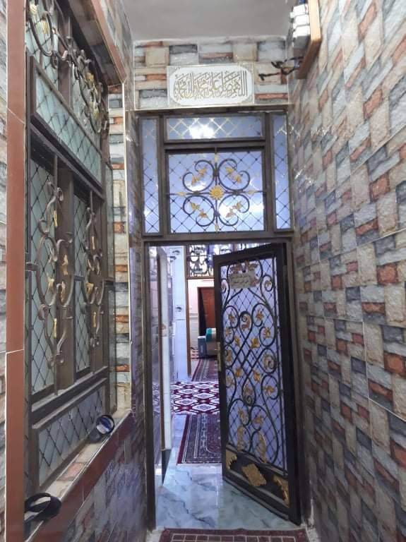 السلام عليكم
بيت زراعي للبيع مساحة ١٦٢م حي النفط قريب ع بنزين المهدي 
طابق الأول صالة وغرفة وبراني ومطبخ وصحيات 
الطابق الثاني غرفتين وصالة وحمامات البيت جدآ نظيف ومرتب 
السعر 125 مليون 
***********
