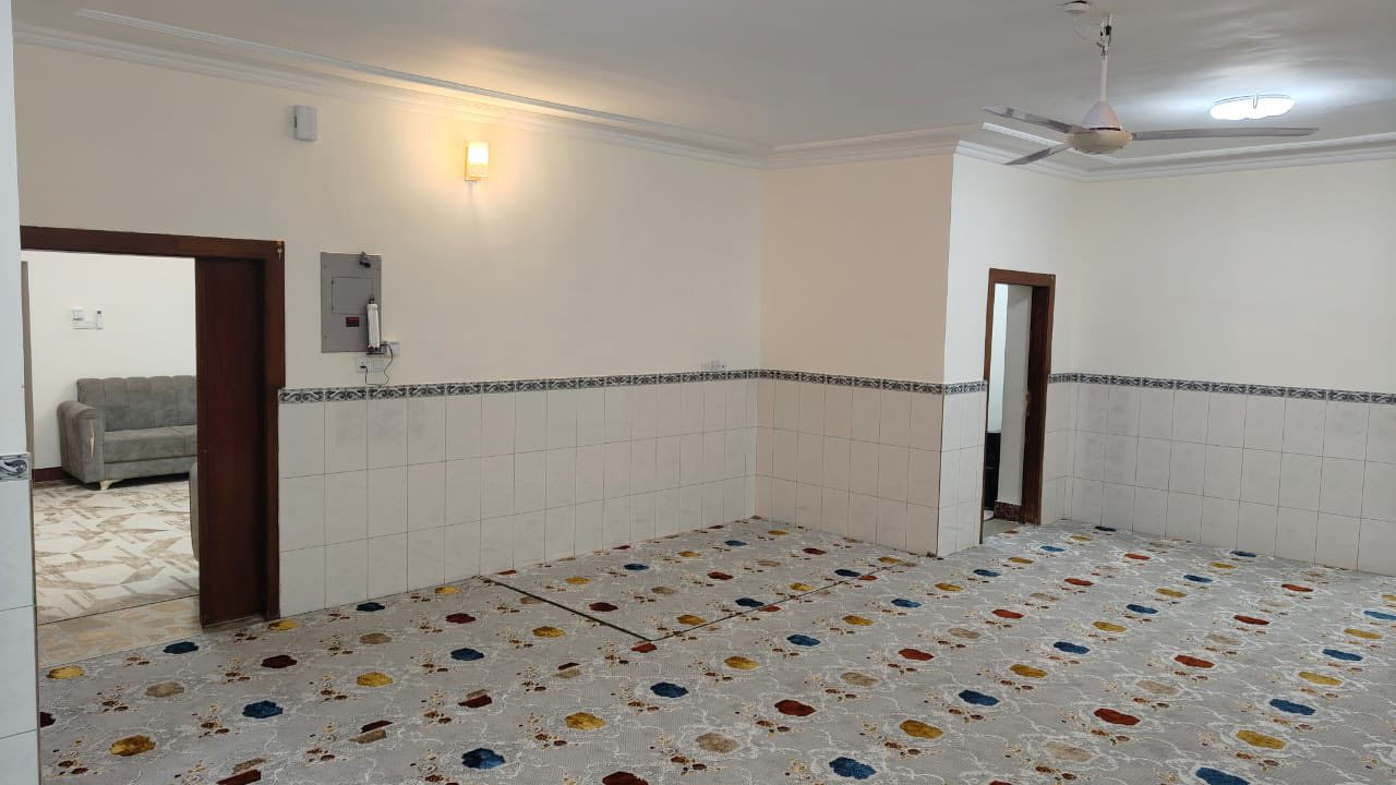 سلام عليكم. بيت للبيع مساحة 700 متر 8غرف نوم ومطابخ 2وحمام عدد 5بيت جديد بناء2010 شارع 15 ركن الملعب دور المخابرات الوجه 22ونزال 33 قرب مستوصف الملعب سعر 400 مليون مع الأثاث سعر سابق كان 650 مليون طابو صرف رقم صاحب الدار ***********
