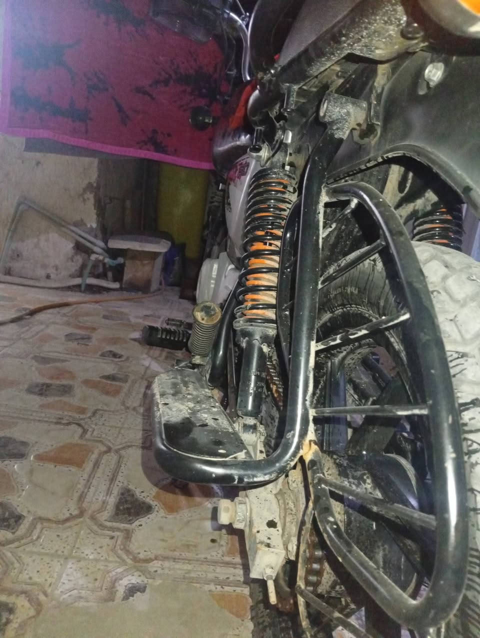 السلام عليكم دراجه بوكسر للبيع مديل 23 اوراق اصولي  الدراجه مجفته ستوني جفتةة الكهربائيات شغاله كله خير من الله نقصه بس باتري والسلف شغال جيب مصلح وافصحه بابي السعر 2 مليون وبيه مجال مكاني العماره حي المعلمين الجديدد
 تواصل ***********
