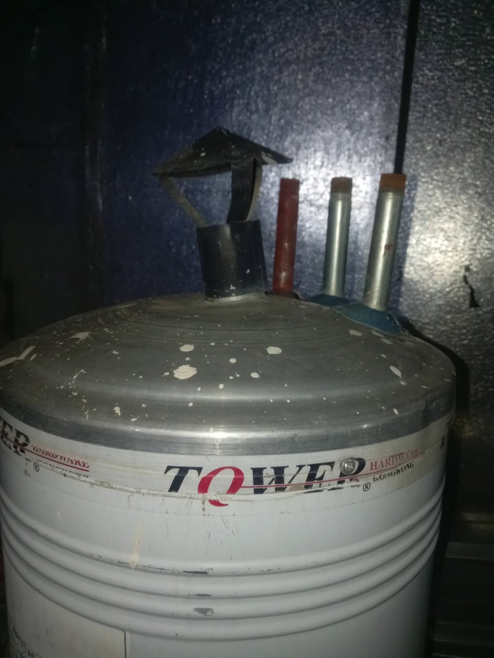 كيزر ١٧٥ لتر غاز وكهرباء ٣ملم حقيقي يعني يتحمل بوستر هم السعر ١٢٠ الف للاستفسار ***********
