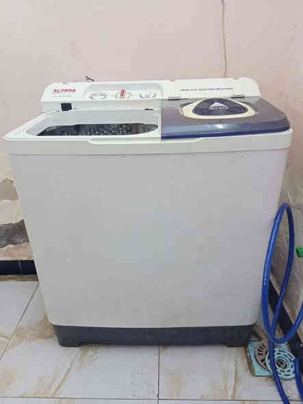 السلام عليكم غراض للبيع
‏غسالة شغاله نقصه فقط غطاء الغسل سعرها 75
‏ميز طعام خشب جديد انتيكه 85
‏كاونتر نضيف تسكام ضرر صغير موضح بالصورة 
‏نهايته 100
‏العنوان حي البساتين 
‏***********
