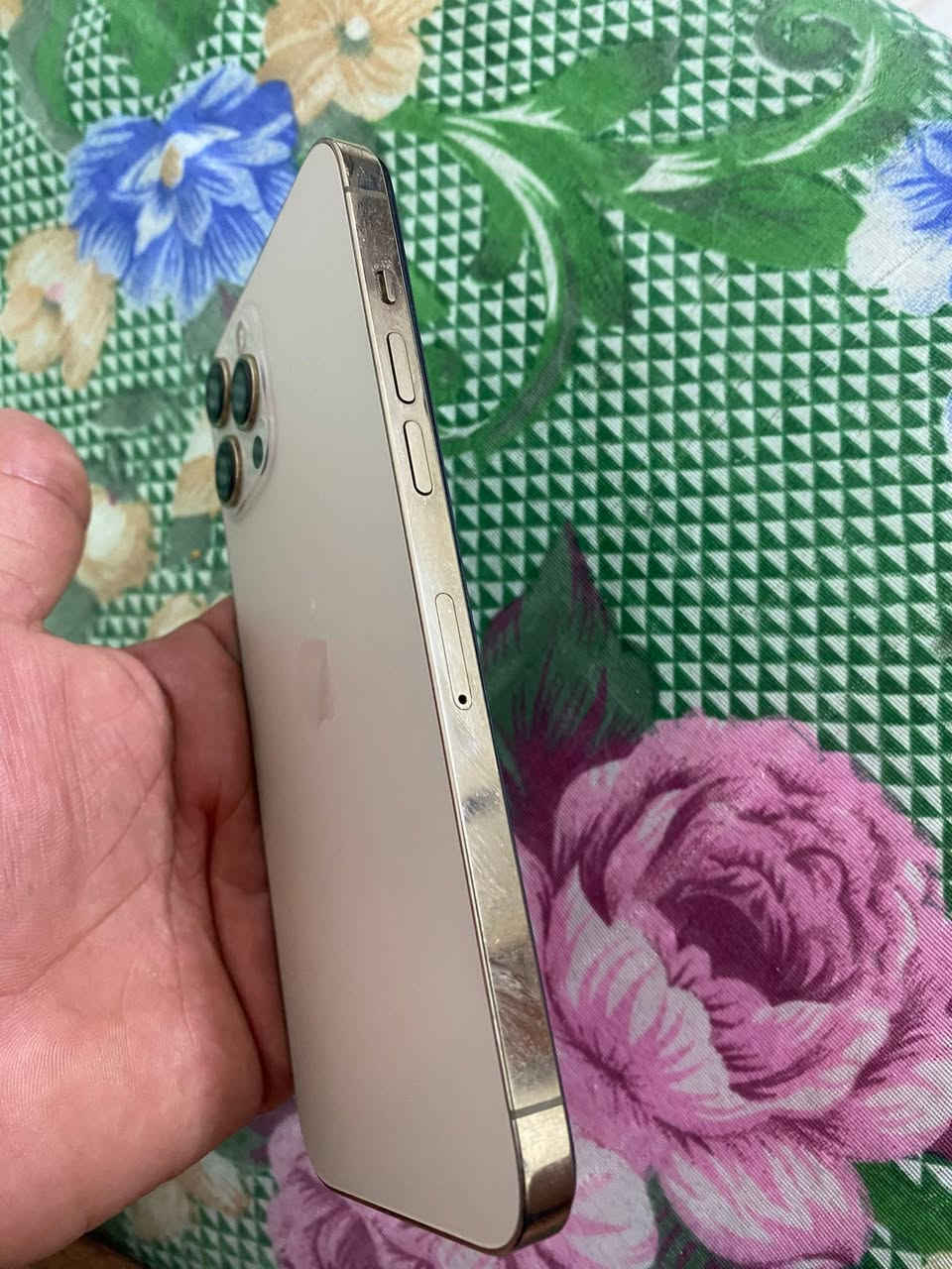 السلام عليكم 
أيفون 12 برو ماكس 
حلو الجهاز وجديد
بطاريه 79 
مبدل فقط شاشه وفيس إيدي وكف من بدلت شاشه 
كلش حلو الجهاز وبل عافيه ع ياخذه وسعره مناسب 275 قفل مكاني بغداد 
غير متواجد فيس  فقط وتساب +اتصال 
الهاتف /***********
