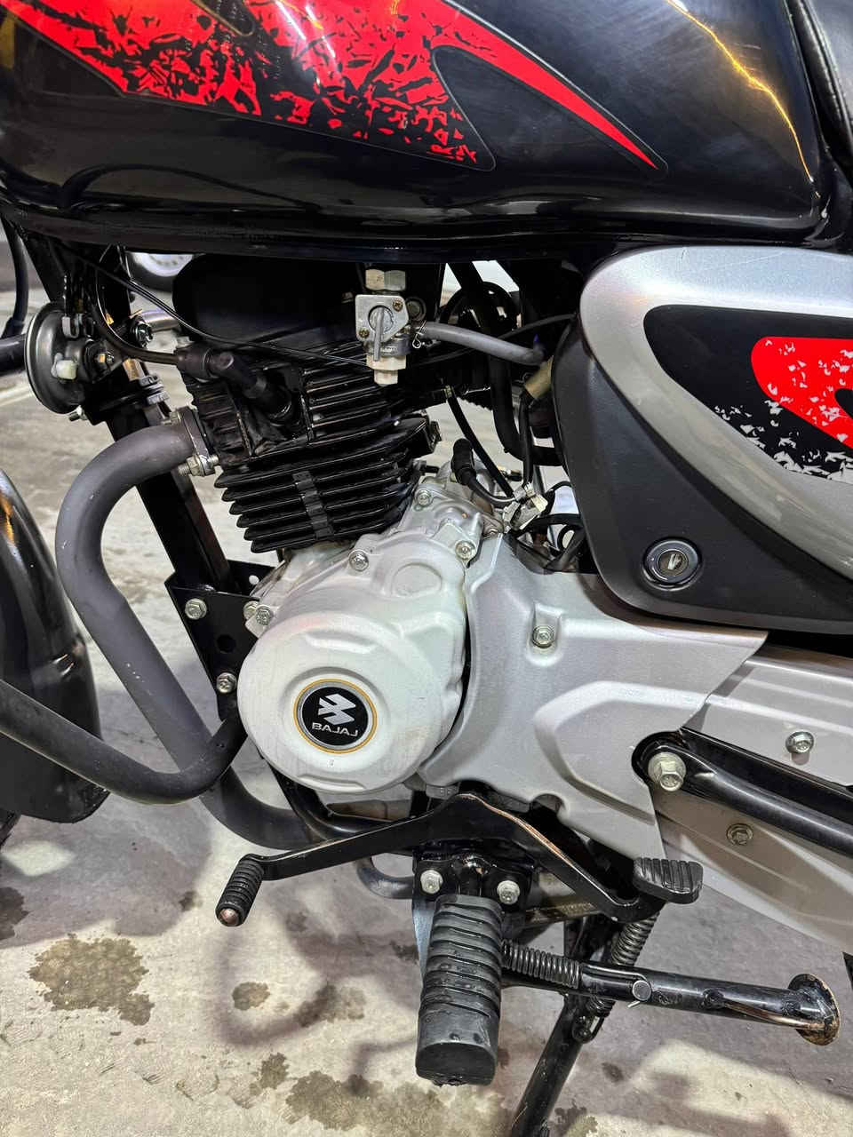 السلام عليكم دراجه للبيع 2023 مرقم بغداد تحويل ثاني يوم استخدام شخصي مامشتغله دلفري كفاله 
تفاصيل اكثر واتساب او اتصال ***********
