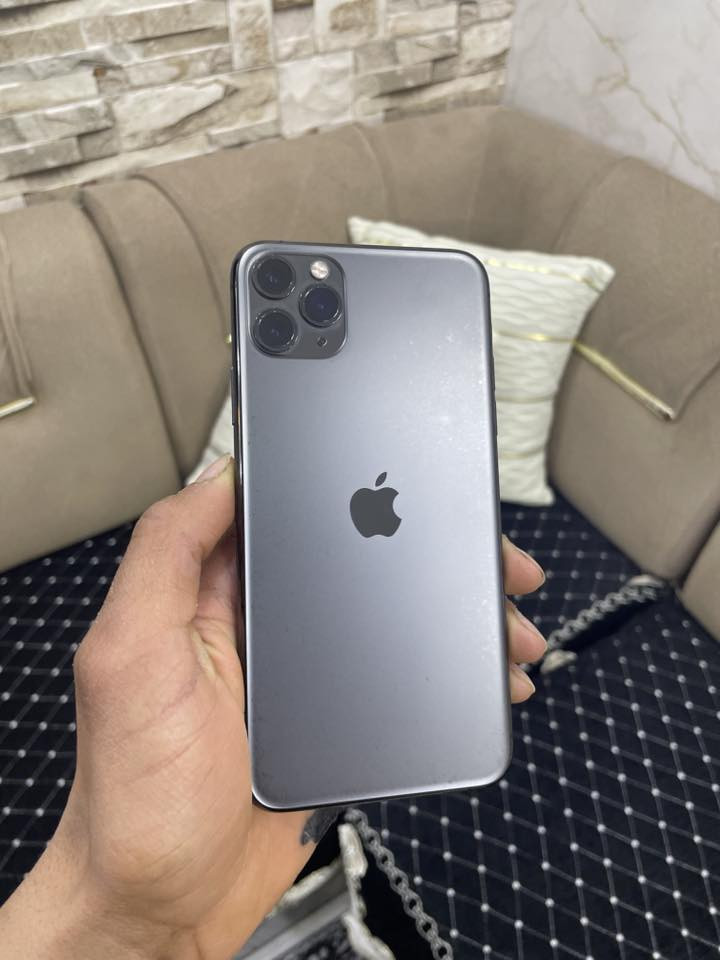 آيفون 11برو ماكس للبيع جهاز كله ابلادي بطاريه 72 وفيس أيدي متوقف اثر وقعه وكله شغال ونضيف شاشه ابلادي ٣خيارات سعره ٢٢٥بي مجال بصيط مكاني بغداد الأمين الثانيه ***********
