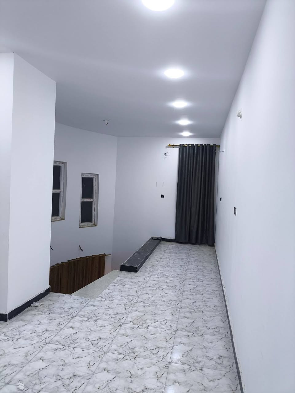 للبيع 
بيت طابو صرف 
حي البلديه
مساحه
222
مطلوب اسكان 
42
استقبال
مطبخ حار بارد
صاله 
غرفتين
مجمع صحي
الطابق الثاني
غرفتين 
صاله
مجمع صحي
للاستفسار مراجعه مكتب السنيه للعقار
قرب جامع السنيه الكبير 
***********
