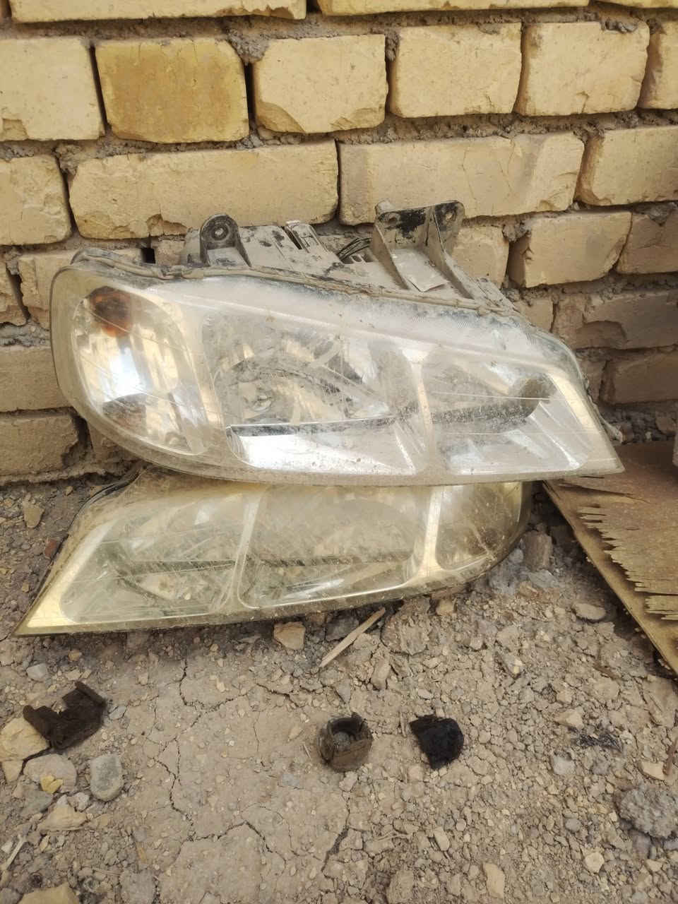 سلام عليكم. غراض بيجو( كيرمكفول كامل هوه وتفرعاته حاويه وجديد  لايتات. وفان قيم وخذهن  عنواني بصره قضاء المدينه. رقمي ***********
