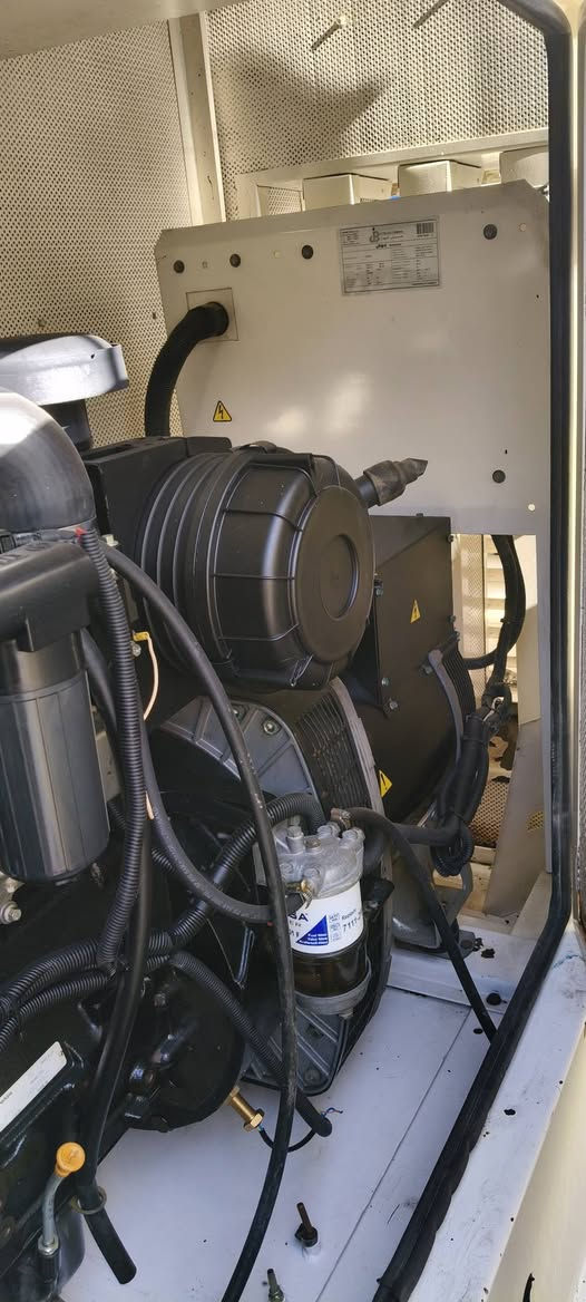 مولد 100 كيفي ابلادي مشتغله 2000 ساعه
جبيلي  اخوان كاتم 100/100  للاتصال ***********
بغداد. كراده
