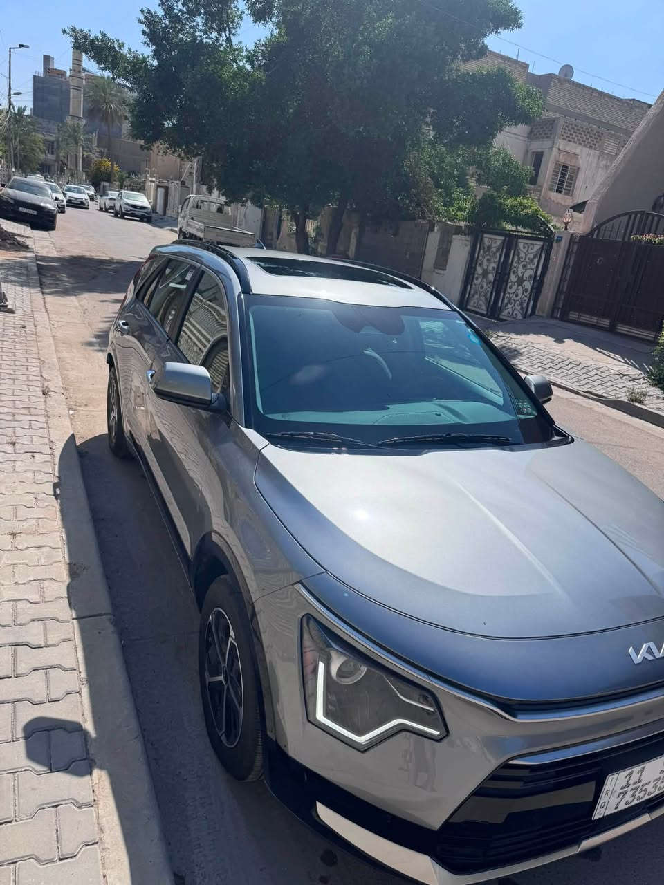 كيا نيرو هايبرد SX  2025 –  اعلى فئة فول للأخير نظافة عالية جداً بحالة الوكالة
‏هايبرد اقتصادية جداً
‏تفويلة تكطع تقريباً 850 كم
‏ماشة 510  ميل فقط يعني زيرو
‏اللون: سيلفر
‏الحالة: حادث خفيف جداً بدون ايرباك بدون شواصي بدون دواخل 
‏(صور الحادث من أمريكا موجودة)
تبديل باب خلفي يمين نفس اللون بدون تكم بدون دواخل‏
‏اهم المواصفات:
سلايد روف ( فتحة سقف )
‏دخول ذكي + ترحيب
‏وضعيات قيادة: Eco / Sport
‏بصمة أبواب + تشغيل عن بعد
‏بطارية ليثيوم 
‏هندبريك كهربائي بصمة
‏إشارات بالمرايا
‏شاشة كبيرة + كاميرا خلفية دوارة
‏ستيرن متحرك + شفتات
‏تحكم ستيرن جهتين
‏تبريد منفصل + تحكم من الشاشة + نظام تنقية هواء
‏كراسي تدفئة وتبريد + كرسي كهرباء
‏Auto Hold
‏رادار أمامي/جانبي/خلفي
‏مانع تصادم + محدد مسار + تصحيح مسار
‏مثبت سرعة + مانع انزلاق
‏كشنات جلد ومخمل
‏مرايا رادار + نقطة عمياء
‏شحن وايرلس + شحن داخل الكشنات
‏شاشة أعطال + عداد ديجيتال
‏إنارة أمامية وخلفية LED + كشافات
‏إنارة تلقائية Auto
‏نظام صوت Harmon Kardon
‏أوامر صوتية + GPS + نافيجيشن
‏حساس إنارة – مطر – إنفاق – ضغط هواء الإطارات
‏تبريد قطعتين + قيادة ذاتية بالطريق
‏كندشن مركزي + USB + Type-C + حاملات أكواب
‏إنارة داخلية متغيرة بالدشبول + موسيقى ترحيبية 
‏أوتو لايت نهاري وليلي
مرايا كهربائية شفط
كشن سائق خزن

رقم التواصل: ***********
📍مكاني بغداد الاعظمية
