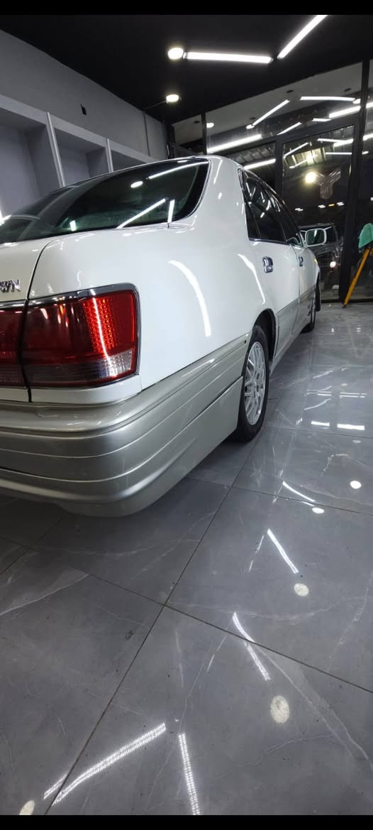 السلام عليكم ملكه اصوليه بأسمي رقم انكليزي بغداد شرط التحويل مكينه كبيره ديفور ٣٠٠٠ كير وصدر وكهرباء كلها شغال غرفه نظيفه كاعيه جلد تخم تاير ثلاث دكم كشنات كهرباء برده خلفيه كهرباء مكفوله من الكص ونقل الجثه سعر ١٣٥ وبيه مجال للاتصال ***********
