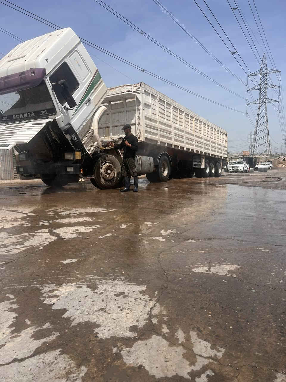 سكانيا ١٣ موديل ٩١.  محرك ١٢ ونص
كير مكينه اكسن كله شرط سيارة جوا الشغل هي والعيربانه رقم صلاح الدين أنا الشرعي تحويل فقط . مكاني موصل ***********
