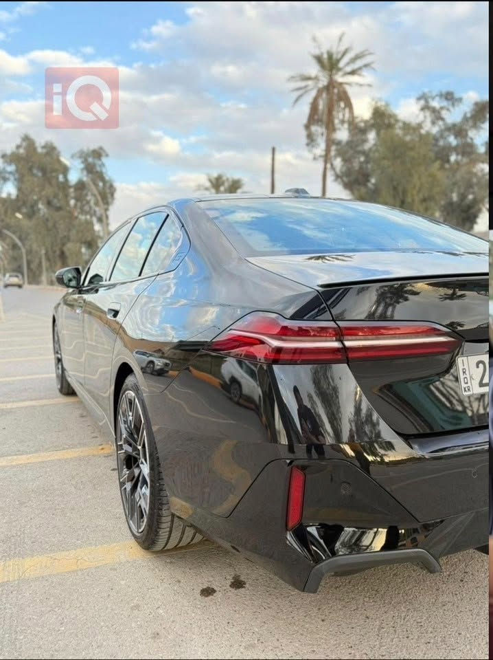 للبيع Bmw 530i موديل 2025
وكاله العروش 
كفاله عامه من كلشي 
مغلفه ppf 
ماشيه ٢٠٧٠٠ كيلو 
فول مواصفات للاخير 
عليه اضافات خاصه 
التخشيب الداخلي يختلف عن الفئه الستندر 
تطعيمات بيانو بلاك بالدشبول 
سستم سماعات bowers&wilckins يجي عل فئه السابعه
وبعد بيه هوايه مواصفات 

للتواصل اتصال او واتس اب ***********
