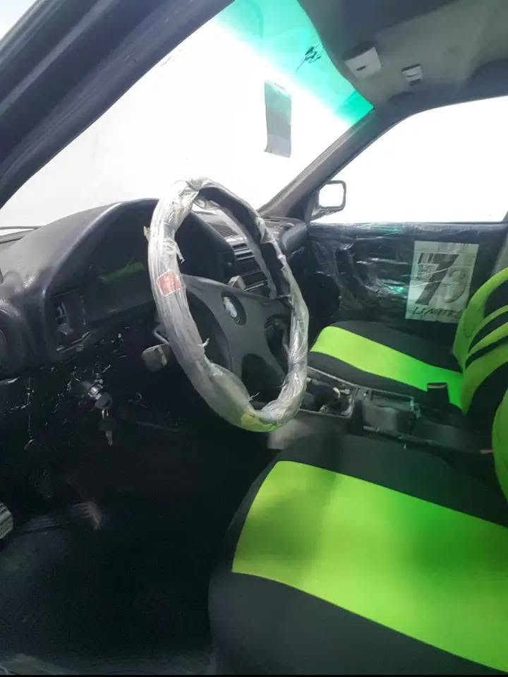 بۆ فرۆشتن. .. BMW .. سەیارەکە بێ سەرەتایە مالی مەدەنی و دزیاری بەشەرت ... رەقەم شانسی پێوەیە . .. مۆدێل ١٩٩١... مەکینە ٢٠ کەپسی دجیتال. ... گێڕ عادیە. .. کارەبای و گێڕ و مەکینە و ئەکسل بەشەرت. .. باقی بای پارەکەیە سەیارەکە. .. سعری تەنها ١١ گەلاو کەمێک مەجالی برایانە. ... نامە مەنێرە گەر موشتەرئ تەلەفۆن بکە  *********** كويسينجاك, أربيل
