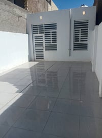 نجف حي العسكري • ١٠٠م • غرفة وصالة