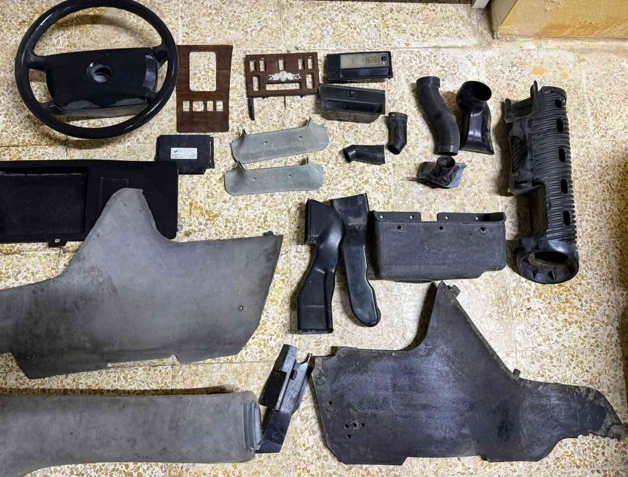 مواد مشکلة غرفة رئاسی
ستیرن، زوج لایت، ادوات توزیع التبرید
صاجات، کفرات ....
سعر کل المواد فقط ٨٠ الف
العراق، اربیل
*********** أربيل, العراق
