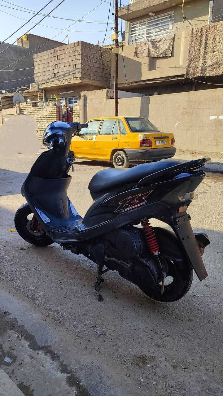 السلام عليكم 
للبيع دراجة ماكس عدلة 120 شغالة بيها نقص فقط باتري و دشلي مال سلف دراجة مال بيت حتى مرات تستحي نطلع بيها تجي تفحص و تقتنع يلا تاخذ مكاني بغداد رئاسة المعلمين مجمع الكهرباء *********** .
