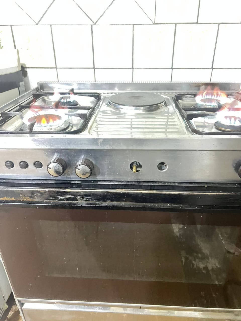 للبيع  طباخ منضدي سعره 18 وبي مجال وطباخ جبير خمس عيون فرن شغال سعره ٧٥ وبي مجال


**إذا كنت صاحب هذا الإعلان وتريد حذفه لأي سبب، رجاءا أرسل رسالة إلى الدعم الفني**