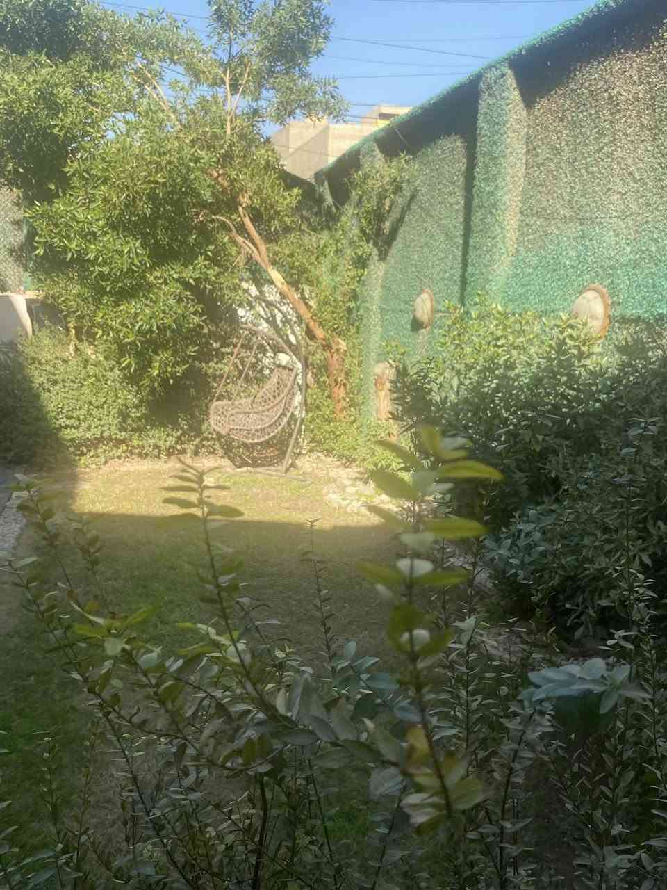 🏠🏠 عقار للبيع 🏠🏠
المساحة 200 متر 

الواجهة 7.25

النزال 27 

كراج اتساع ٣ سيارات + حديقة 

مدخلين  صالة ومطبخ 

غرفة نوم خدمات صحية ومنور 

الطابق الثاني غرفة نوم كبيرة مع البيتونة 

الشارع + رصيف عريض 

الموقع بغداد المشتل

للاستفسارات الاتصال على الرقم

0776 629 6877
