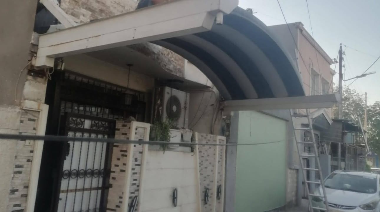 سلام عليكم.سقيفة للبيع الطول 2.5متر والعرض 5 الوزن الثقيل الاصلي سعره 400الف وبيه مجال بسيط اني مكلف بالنشر  للاستفسار والتواصل على وات ساب ***********
