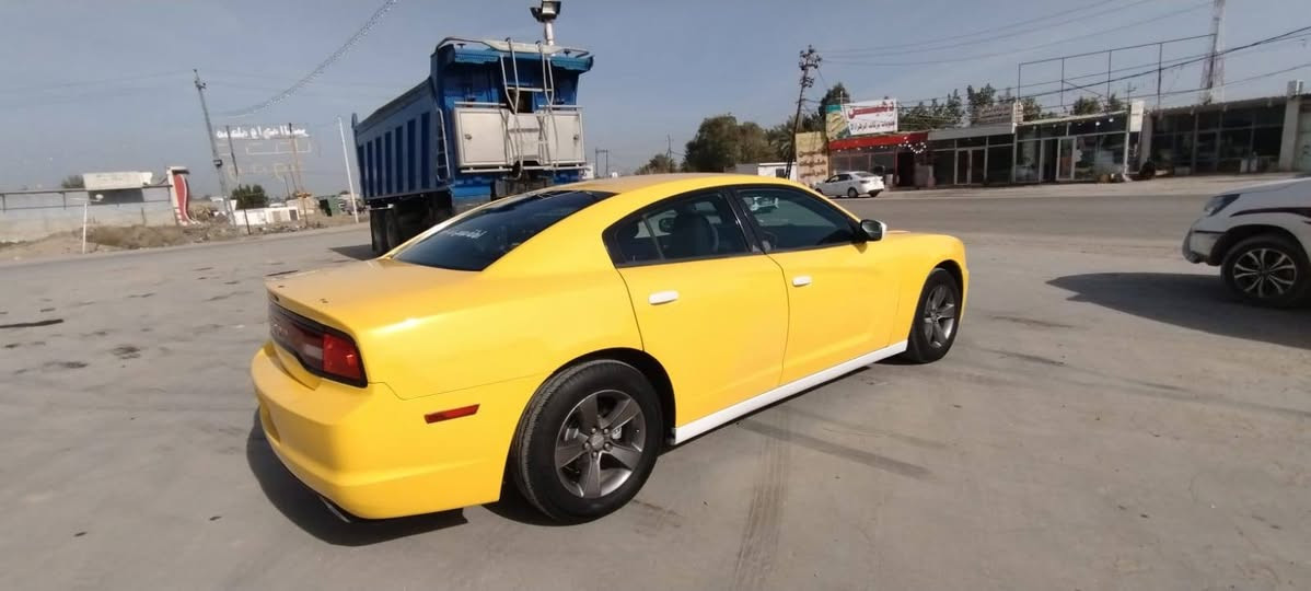 جارجر مديل 12 رقم ذي قار  دولي بسمي شخصيًا(خطه عماره - نجف)
مكفوله كفاله عامه من كلشي
تبديل جاملغ وبنيد بدون دواخل
محرك وكير خير من الله محرك ٣٦٠٠ وكير عصه
سياره جاهزه من كلشي تبريد وتدفئه شغال حداديه جديده
اكسن جديد تخم تاير جديد عرضه 150 وبيه مجال بسيط ***********
