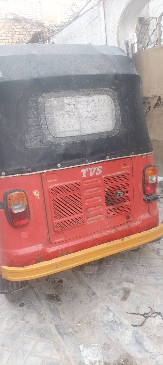 سلام عليكم تكتك للبيع موديل ١٨شهر ١١داخله ب١٩ السعر ٣و٣٠٠مكينه ٢١شرط اوراق اصوليه كبل لترقيم ضفاير خير من الله المكان مدينة الصدر رقم الهاتف ***********
