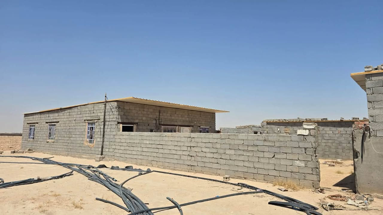 مزرعه على شارع العام عمود ٨٥٠ /بيه ٥٠٠ مشعاب مسمده متفونه بحاجه اله فلاح  بيه كهرباء مولده بيه بيوت ثنين اكبار ‭***********‬عقيل جليل
