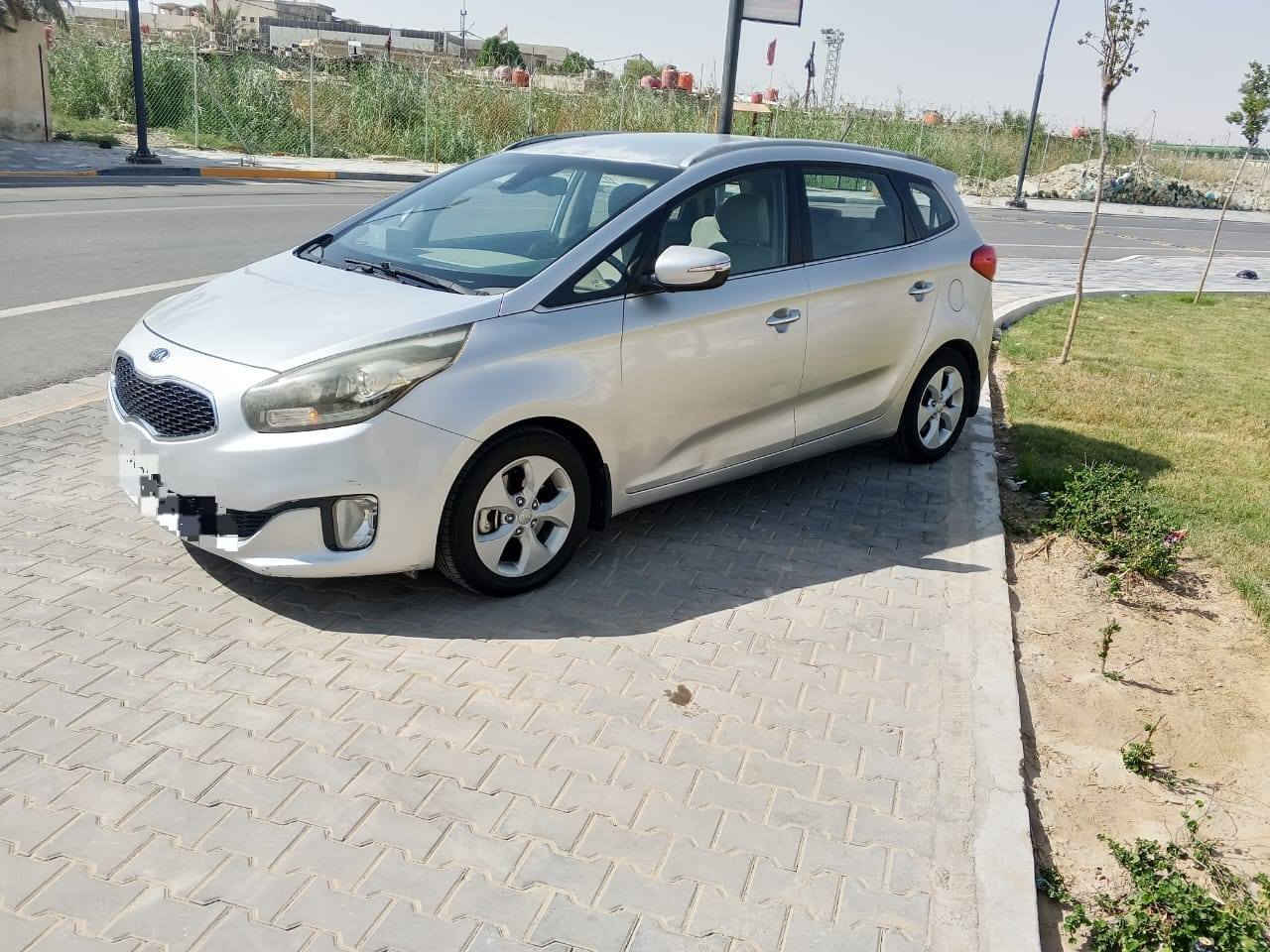 السلام عليكم
وين اليدور كارتون 
السيارة حاوية بدون كص 
متوم متوم طبق الاصل 

وين ميعجبك دك حاسبة 

كيا كارينز موديل 2015 
جنوط سبور 

ايرباك فرامل abs 

نظام eoo 
اوكر نيكل 

ليد نهاري 
سينسور بارك 
سخانات كراسي 
طارة مالتي 

مثبت السرعة 

راكب 7  ،

فاميه خلفي مثبت على الرخصة 
تكييف أمامي وخلفي 
مرايات ضم كهرباء 

أشارات مرايات 

فابريكا بالكامل 

السعر 87 وبيها مجال قليل 

العلوان البصرة

الاستفسار ‏‪***********‬‏
