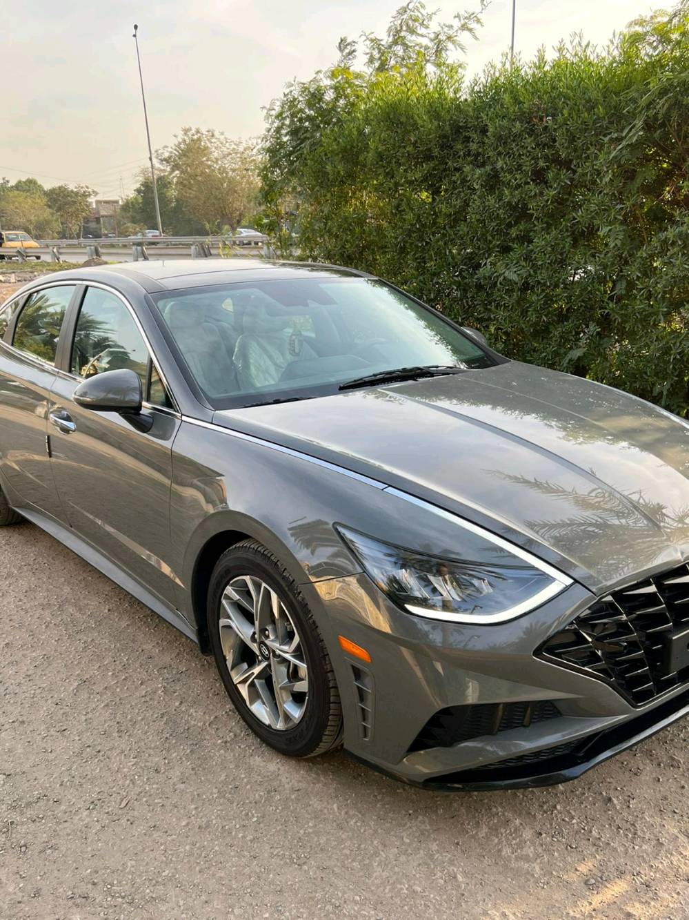 هيونداي سوناتا فل مواصفات1/1 

🔹 الموديل: 2020 (شكل 2023)
🔹 اللون: اسمنتي 
🔹 رقم: بغداد
🔹 الممشى:  50 mile
🔹 المحرك: 2500cc تنفس طبيعي
🔹 الحالة: بدون ايربكات –سليمة بالكامل
🔹 الضرر: قطعة واحدة فقط (جاملغ خلفي) صور الضرر مرفقة مع النشر

📞 للاستفسار: الاتصال على( الواتساب) *********** 
📍مكان السيارة: بغداد 
السعر :١٧٥$ 
━━━━━━━━━━━━━━━
🔻  اهم المواصفات 🔻
✅ سقف بانوراما
✅ بصمة تشغيل + بصمة أبواب لمس + بصمة فتح صندوق
✅ تشغيل عن بُعد + إشارة ترحيب
✅ 4 رادارات (نقطة عمياء)
✅ تحديد مسار + أوتو بريك
✅ قيادة شبه ذاتية + توقف ذاتي
✅ مقاعد جلد كهرباء مع تدفئة
✅ شاشة ديجيتال (دشبورد إلكتروني)
✅ تبريد قطعتين + مناخ منفصل
✅ شحن وايرلس + 3 مخارج USB
✅ هاند بريك دگمة + Auto Hold
✅ 4 وضعيات قيادة + كير دگم
✅ أضوية لايتات LED أربع عدسات + لد نهاري + بگ لايت LED
✅ شاشة Apple CarPlay
✅ تحكم كامل بالستيرن
✅ شاشة تنبية  للاعطال
✅ فل حساسات ضغط اطارات
  وبعد بيها مواصفات