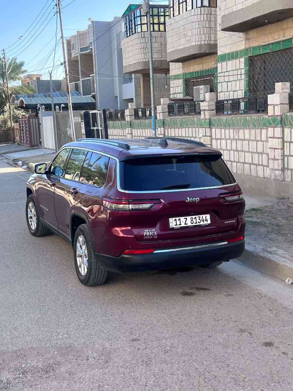 🚗 للبيع: جيب شيروكي ليمتد 2023
📍 مكان السيارة: بغداد 
📞 للتواصل: ***********
💰 السعر: ٢١٨ ورقة – قابل للتفاوض
📊 المسافة المقطوعة: ٢٦ مايل فقط
🛠️ المحرك: 6 سلندر – 3600cc

⚙️ المواصفات (فئة ليميتد):
• مقاعد جلدية فاخرة
• مقاعد أمامية تبريد وخلفية قابلة للتدفئة
• فتحة سقف بانورامية
• 7 مقاعد
• نظام دفع رباعي (4WD)
• تشغيل عن بُعد
• بصمة تشغيل
• بصمة أبواب
• شاشة وسطية كبيرة تدعمApple CarPlay
و Android Auto
• كاميرا 360 درجة
• باب خلفي كهربائي
• مصابيح LED أمامية وخلفية + أضواء ضباب
• مرايا جانبية كهربائية + نوافذ كهربائية بالكامل
• مقاعد فخمة 
• ناقل حركة ماوس 
‎شاشات عدد ٣ 
كامره عدد ٣ 
وبعد هواي مواصفات 

⚠️ أضرار السيارة:
ابيع السياره حزام بدون لغود وشواصي حادث سطحي
