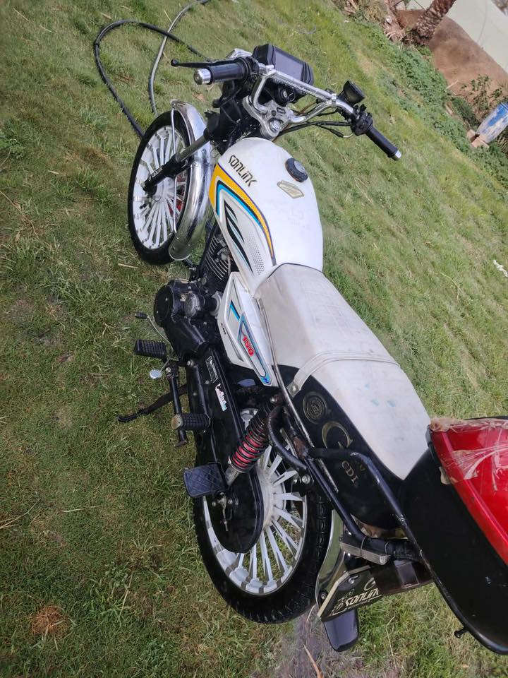 السلام عليكم ورحمة الله وبركاته دراجه موديل سيفان موديل ٢٤ شكل ال ٢٥ مكينه ٢٠٠c دراجه خير من الله كلها شغاله بس نقصها دبل اشاير أوراق كامله السعر والاستفسار اكثر اتصل ع رقم ***********
