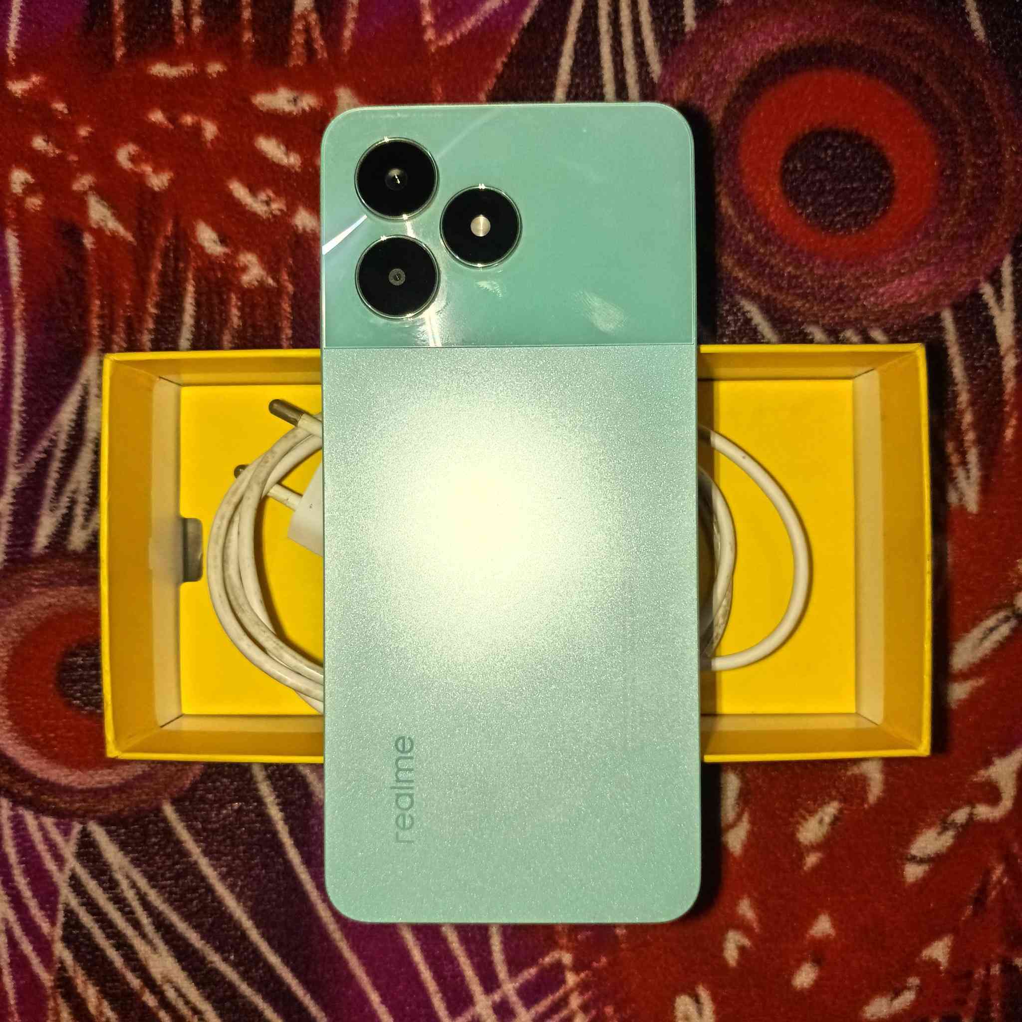 موبايل ريلمي
نظافة انظف من الصورة تجي وتشوف
ذاكرة 128 
شراي راسلني 
او اتصل ***********
