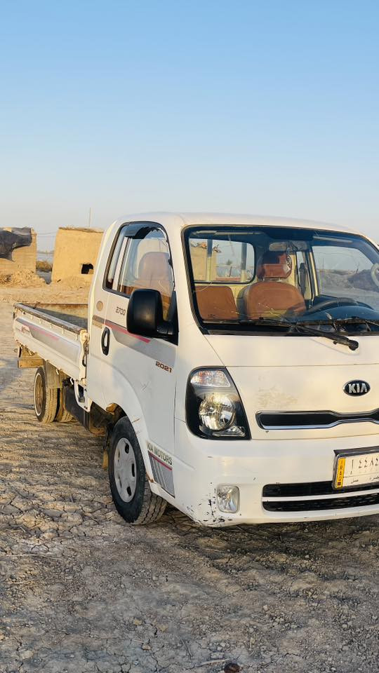 السلام عليكم اخوان
للبيع 
كيا بنكو 2017 كفاله عامه 
رقم بصرة السعر 100 وبيها مجال 
العنوان ذي قار/الچبايش 
الاستفسار ***********
***********
